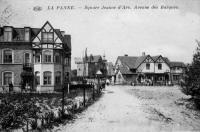 carte postale ancienne de La Panne Square Jeanne d'Arc. Avenue des barques.