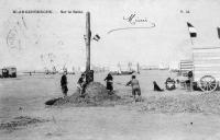 carte postale ancienne de Blankenberge Sur le sable