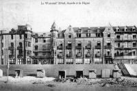 carte postale ancienne de Westende Le Westend Hôtel, façade à la Digue