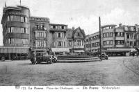 carte postale ancienne de La Panne Place des Chaloupes (avec les hôtels Providence, Du Sultan et Delporte)