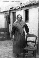 postkaart van De Haan Femme de Pêcheur postkaart van De Haan Femme de Pêcheur