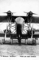 carte postale ancienne de Aviateurs Jean Casale devant un avion Blériot Mammouth