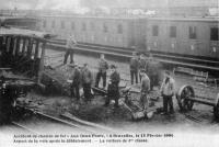 carte postale ancienne de Train Accident de chemin de fer à Bruxelles, le 15 février 1904. Aspect de la voie.