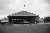  Avion à l'entretien dans un hangar à Léopoldville en septembre 1952
