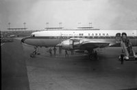  Les passagers embarquent dans un avion de la Sabena 
 Belgian World Airlines