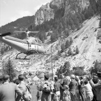 Suisse Attroupement au décollage/atterrissage d'un hélicoptère de secours en montagne