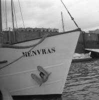  La proue avec l'ancre du voilier Menvras