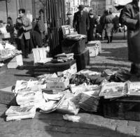 Bruxelles Ventes de vieilles revues au vieux marché place du jeu de balle