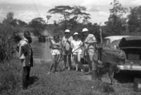 Congo Belge Partie de pêche -Voiture Ford Congo Belge Partie de pêche -Voiture Ford