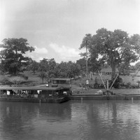  Sur le fleuve Congo... Bateau à quai