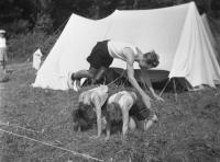  Saut de mouton devant la tente