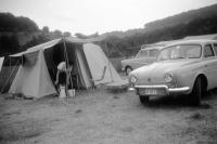  Vacances au camping avec la Renault Dauphine