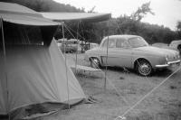  Camping sous la tente avec la Renault Dauphine
